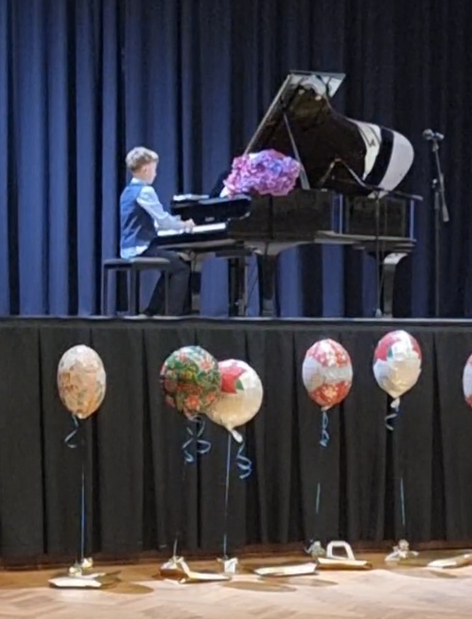 The Grand Piano Christmas Performance